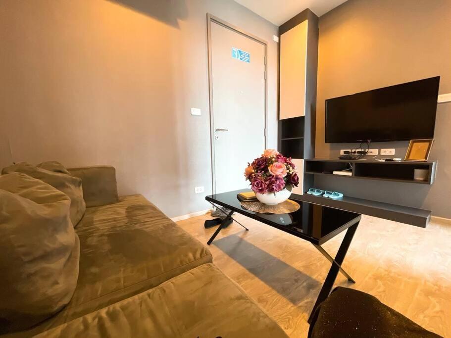 Base Central Pattaya Long Balcony King-Bed With Infinity Pool & Free Netflix! Exterior foto