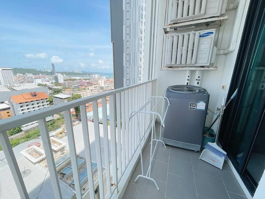 Base Central Pattaya Long Balcony King-Bed With Infinity Pool & Free Netflix! Exterior foto