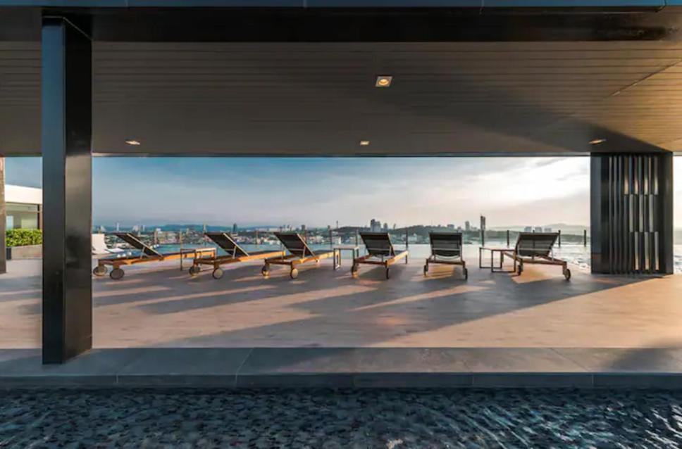 Base Central Pattaya Long Balcony King-Bed With Infinity Pool & Free Netflix! Exterior foto