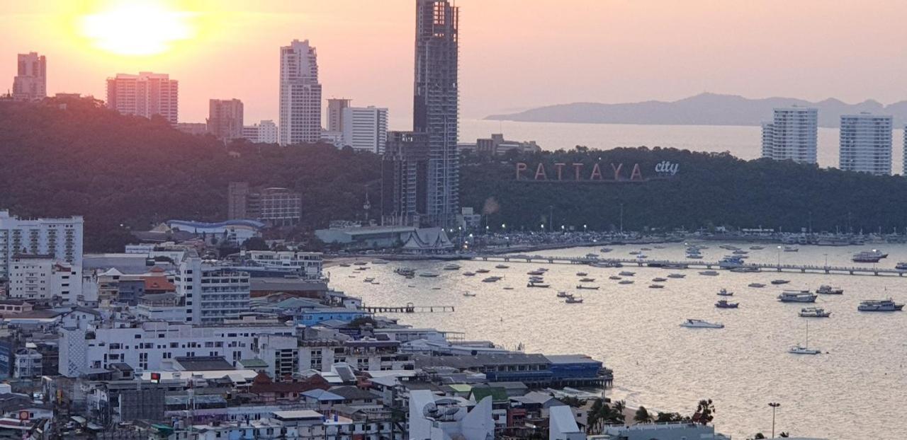 Base Central Pattaya Long Balcony King-Bed With Infinity Pool & Free Netflix! Exterior foto