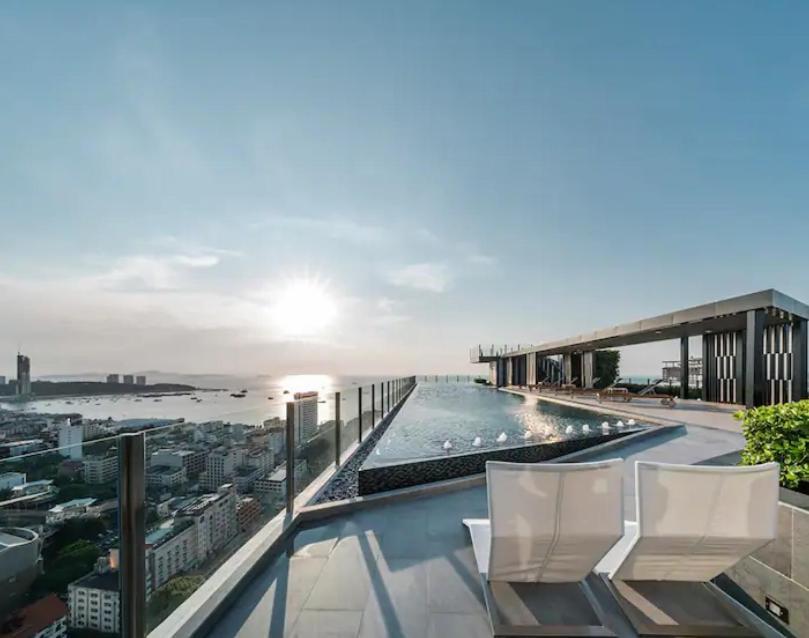 Base Central Pattaya Long Balcony King-Bed With Infinity Pool & Free Netflix! Exterior foto