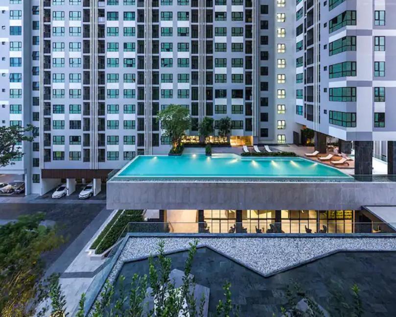 Base Central Pattaya Long Balcony King-Bed With Infinity Pool & Free Netflix! Exterior foto