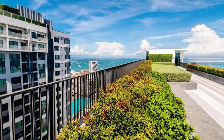 Base Central Pattaya Long Balcony King-Bed With Infinity Pool & Free Netflix! Exterior foto