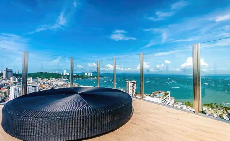 Base Central Pattaya Long Balcony King-Bed With Infinity Pool & Free Netflix! Exterior foto