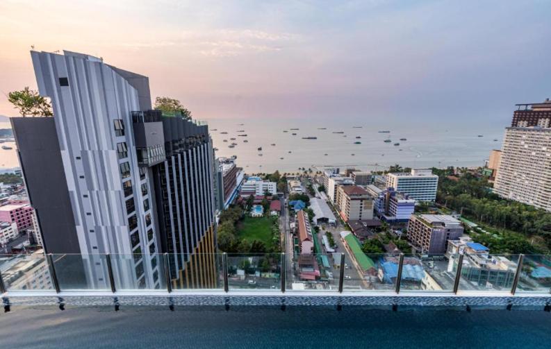 Base Central Pattaya Long Balcony King-Bed With Infinity Pool & Free Netflix! Exterior foto